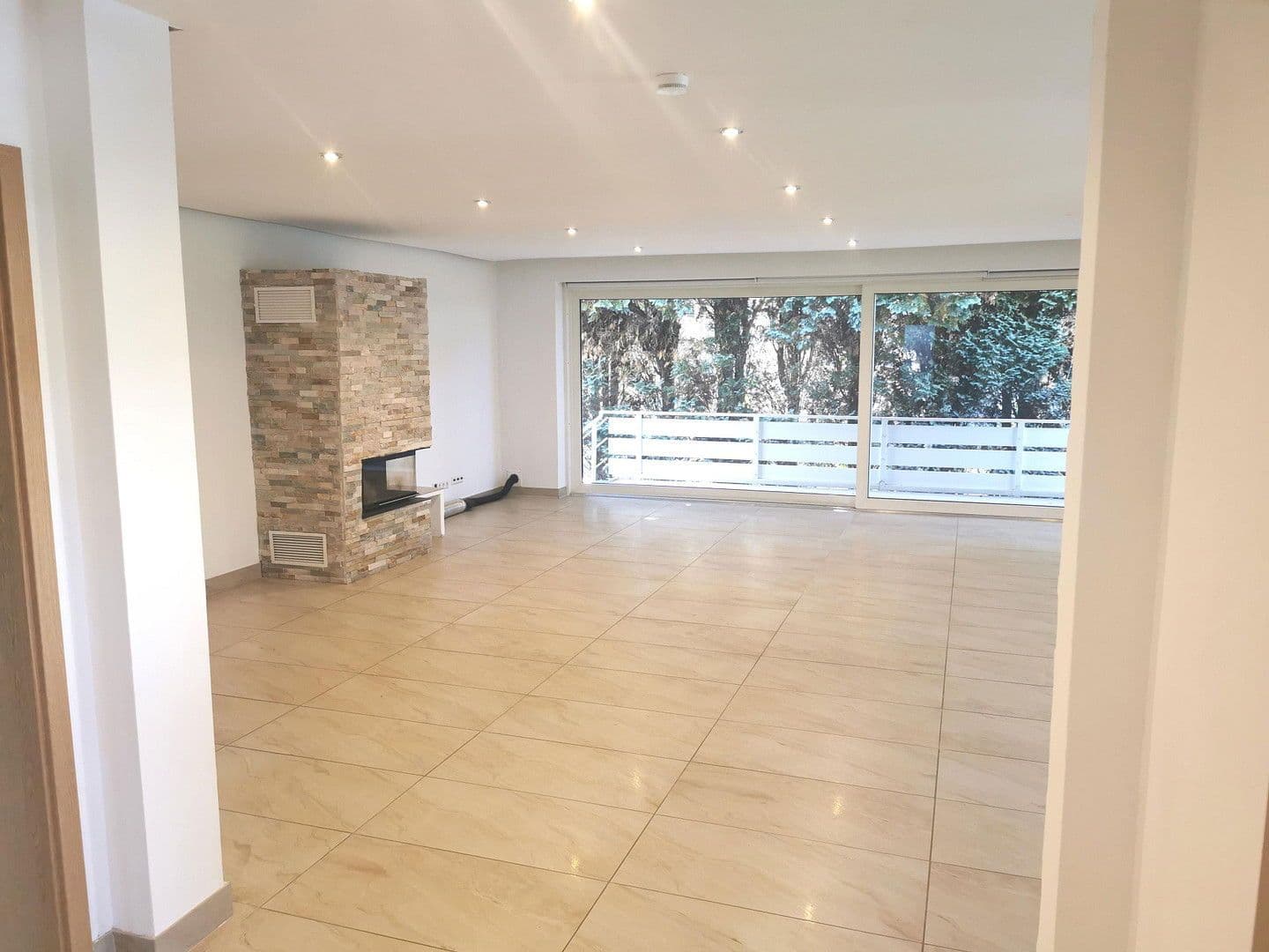 Prodej domu 350 m², pozemek 500 m², Garbsen, Dolní Sasko Prodej domu 350 m², pozemek 500 m², Garbsen, Dolní Sasko