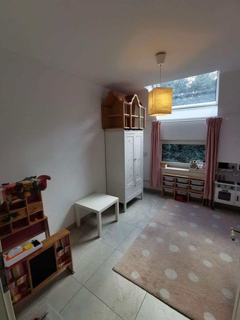 Prodej domu 350 m², pozemek 500 m², Garbsen, Dolní Sasko Prodej domu 350 m², pozemek 500 m², Garbsen, Dolní Sasko