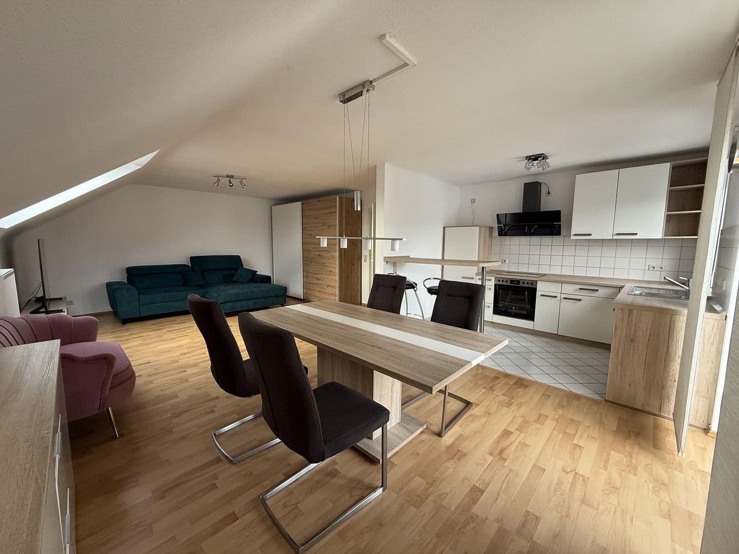 Pronájem bytu 2+1 66 m², Poststraße 5, Bad Schönborn, Bádensko-Württembersko Pronájem bytu 2+1 66 m², Poststraße 5, Bad Schönborn, Bádensko-Württembersko