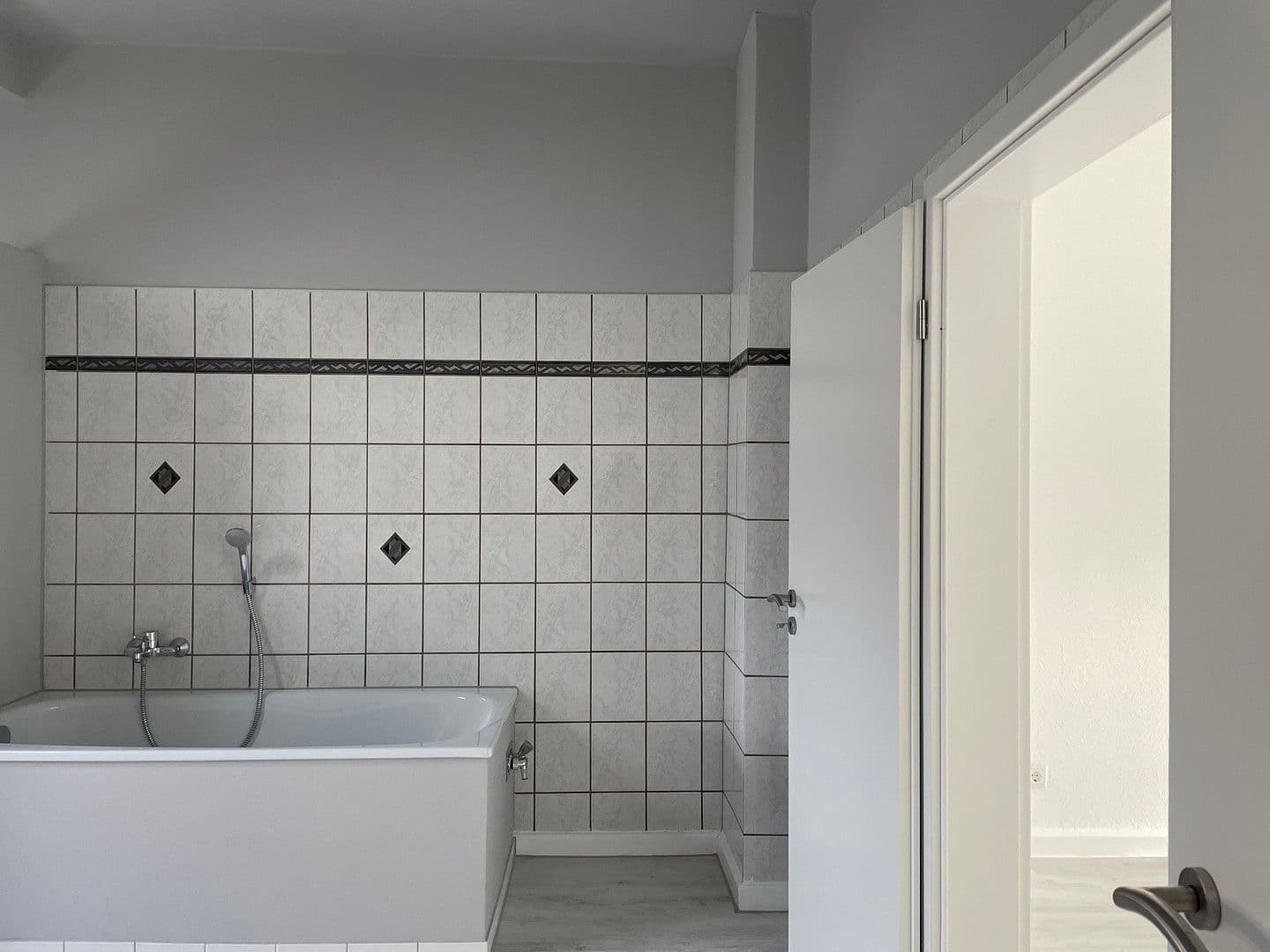 Pronájem bytu 3+1 75 m², Wuppertal Vohwinkel, Severní Porýní-Vestfálsko Pronájem bytu 3+1 75 m², Wuppertal Vohwinkel, Severní Porýní-Vestfálsko