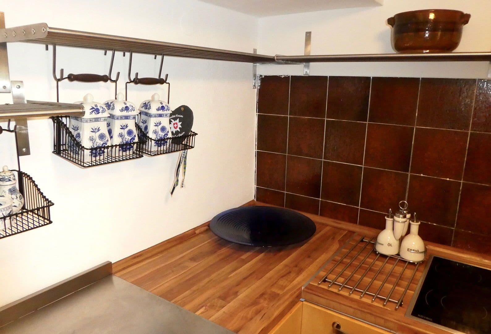 Pronájem bytu 2+1 50 m², Esslingen am Neckar, Bádensko-Württembersko Pronájem bytu 2+1 50 m², Esslingen am Neckar, Bádensko-Württembersko