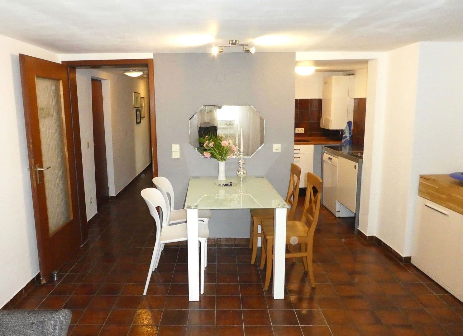 Pronájem bytu 2+1 50 m², Esslingen am Neckar, Bádensko-Württembersko Pronájem bytu 2+1 50 m², Esslingen am Neckar, Bádensko-Württembersko