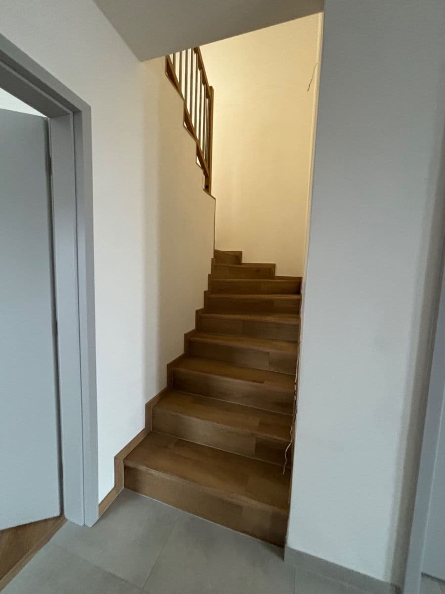 Prodej domu 119 m², pozemek 350 m², Chrášťany, Středočeský kraj Prodej domu 119 m², pozemek 350 m², Chrášťany, Středočeský kraj