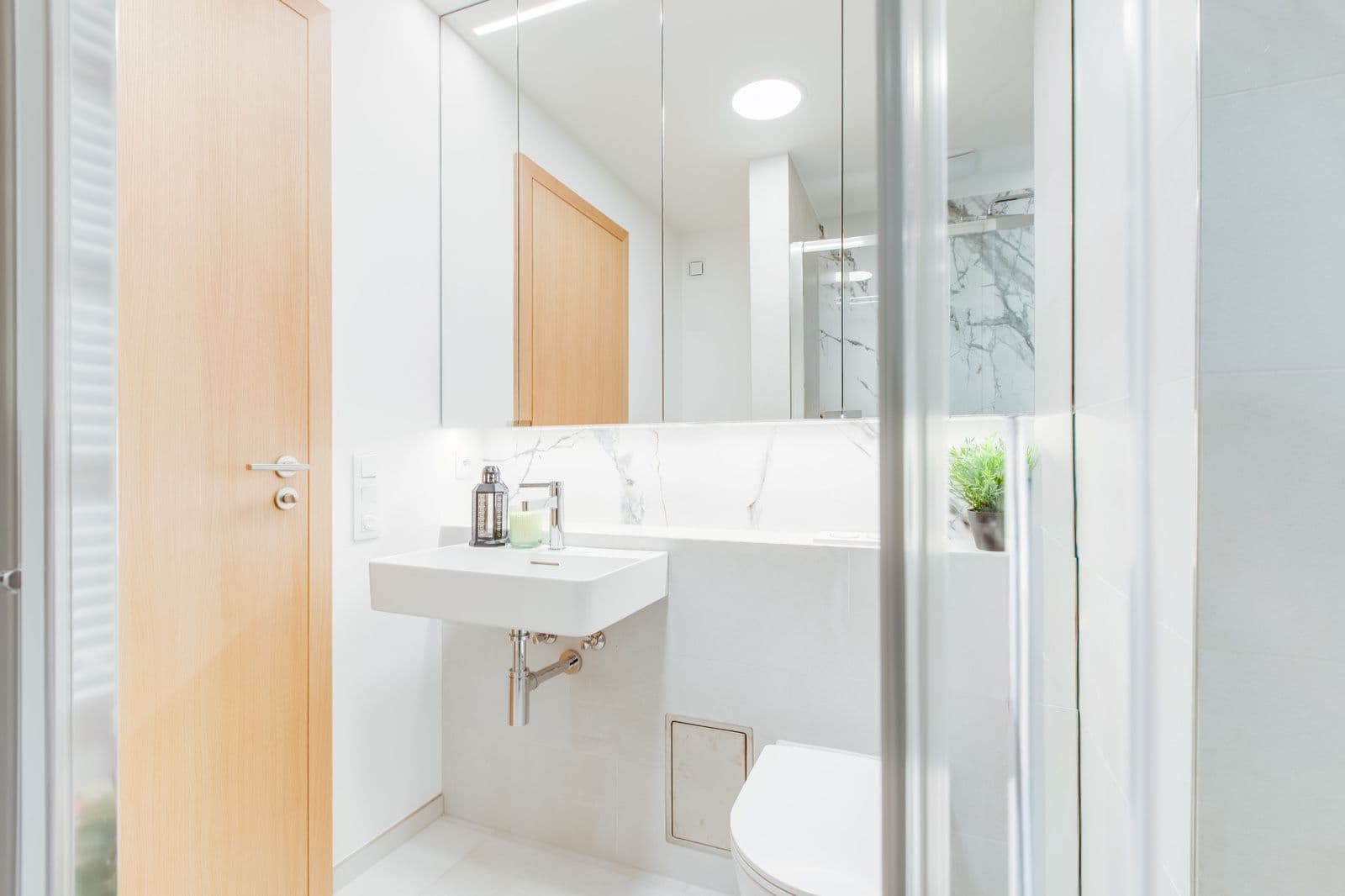 Pronájem bytu 1+kk 34 m², Ke Hřišti, Černošice, Středočeský kraj Pronájem bytu 1+kk 34 m², Ke Hřišti, Černošice, Středočeský kraj