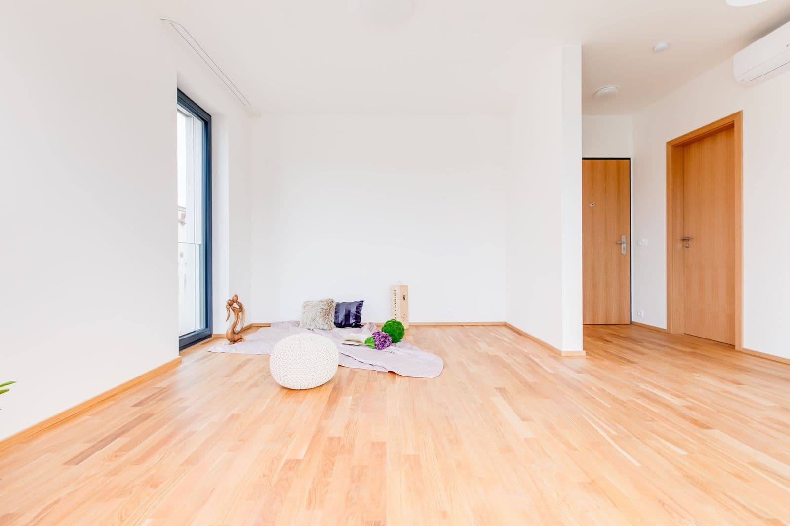 Pronájem bytu 1+kk 34 m², Ke Hřišti, Černošice, Středočeský kraj Pronájem bytu 1+kk 34 m², Ke Hřišti, Černošice, Středočeský kraj