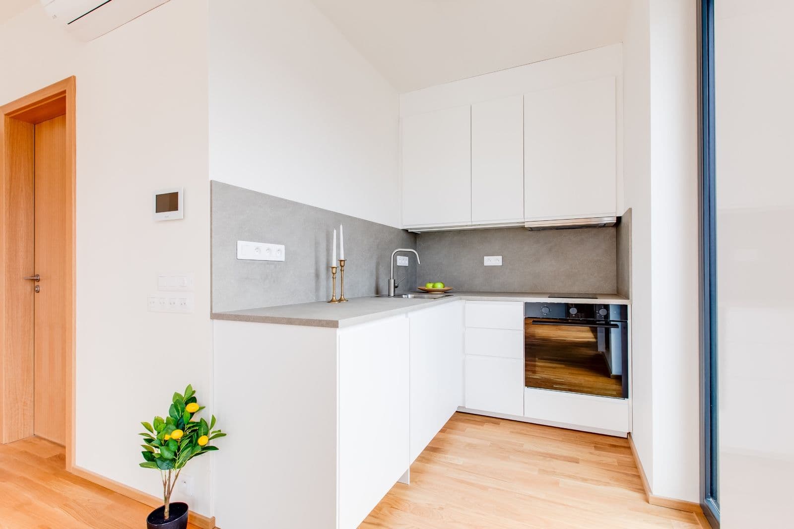 Pronájem bytu 1+kk 34 m², Ke Hřišti, Černošice, Středočeský kraj Pronájem bytu 1+kk 34 m², Ke Hřišti, Černošice, Středočeský kraj