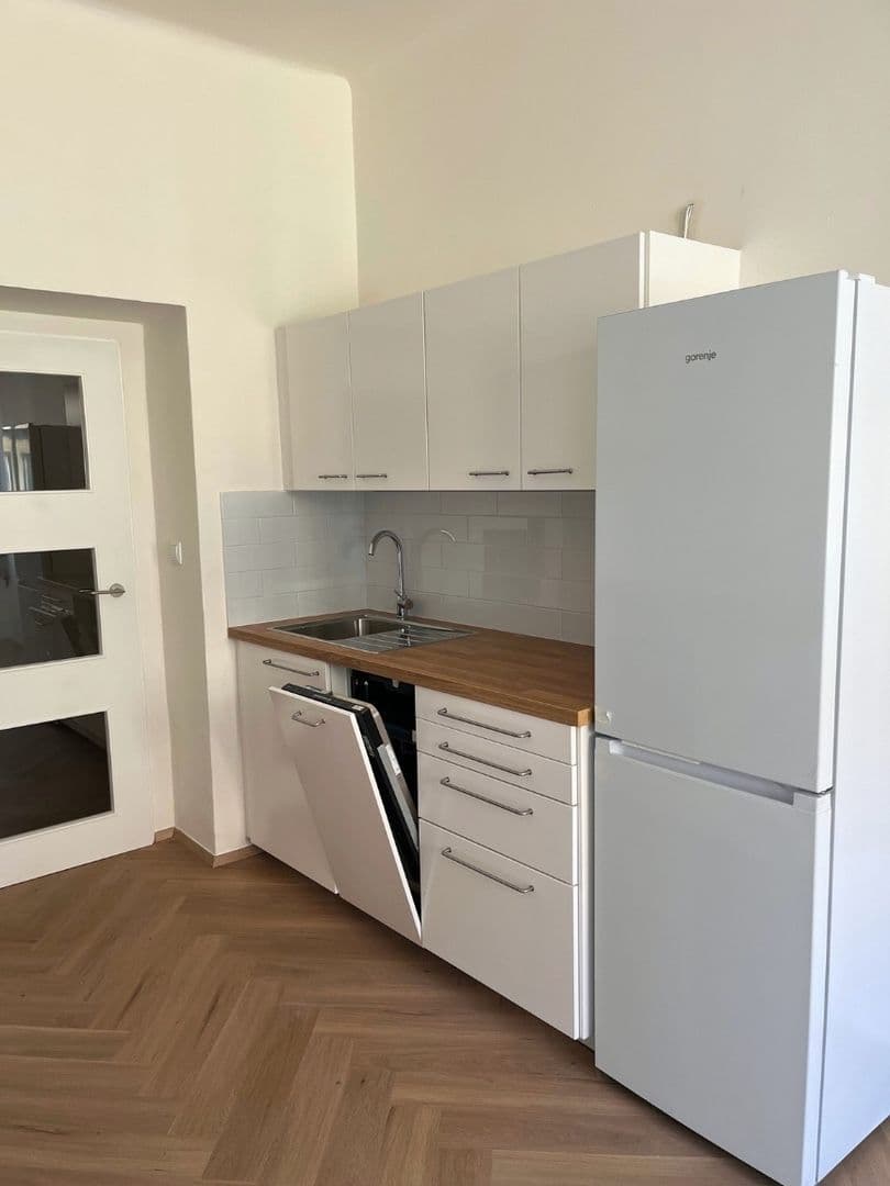 Pronájem bytu 2+kk 41 m², Černokostelecká, Praha, Praha Pronájem bytu 2+kk 41 m², Černokostelecká, Praha, Praha