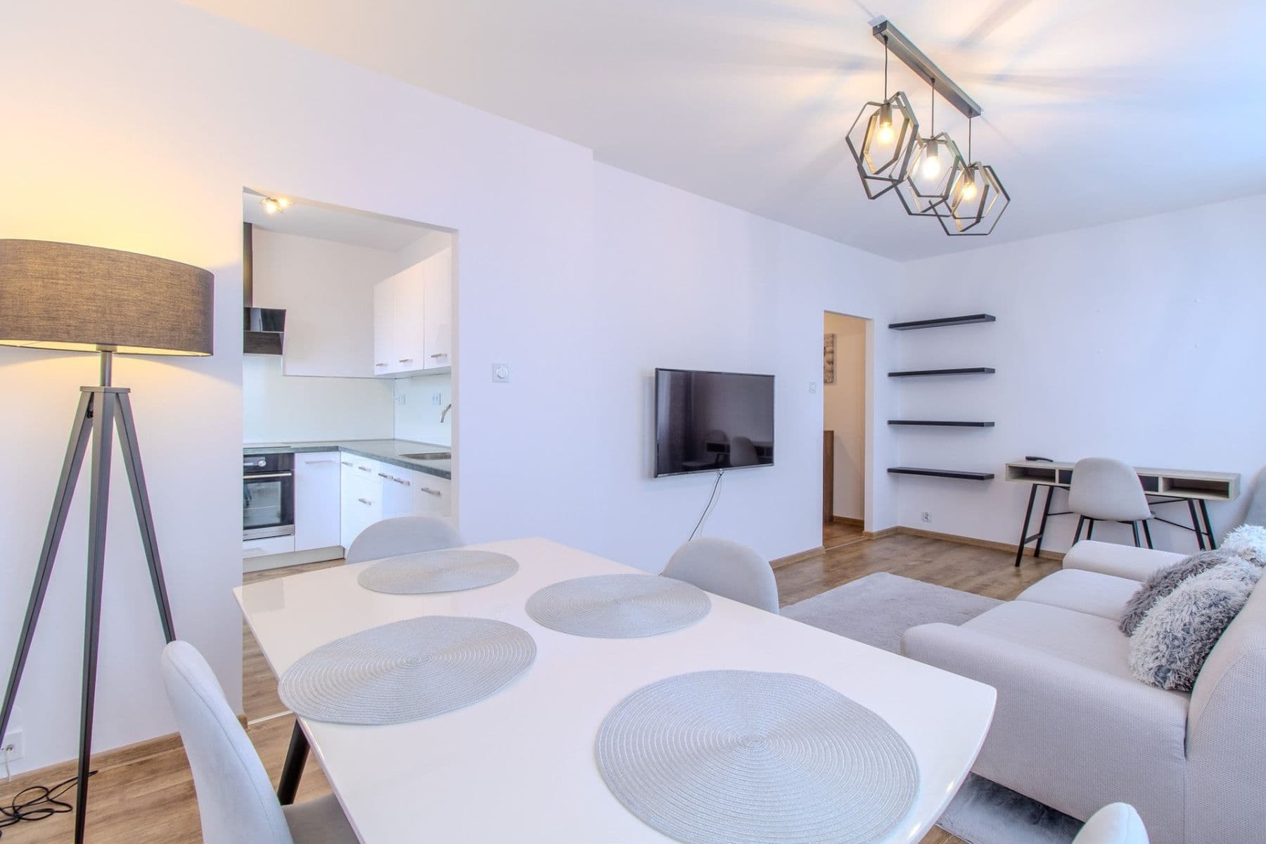 Pronájem bytu 2+1 55 m², Jablonecká, Praha, Praha Pronájem bytu 2+1 55 m², Jablonecká, Praha, Praha