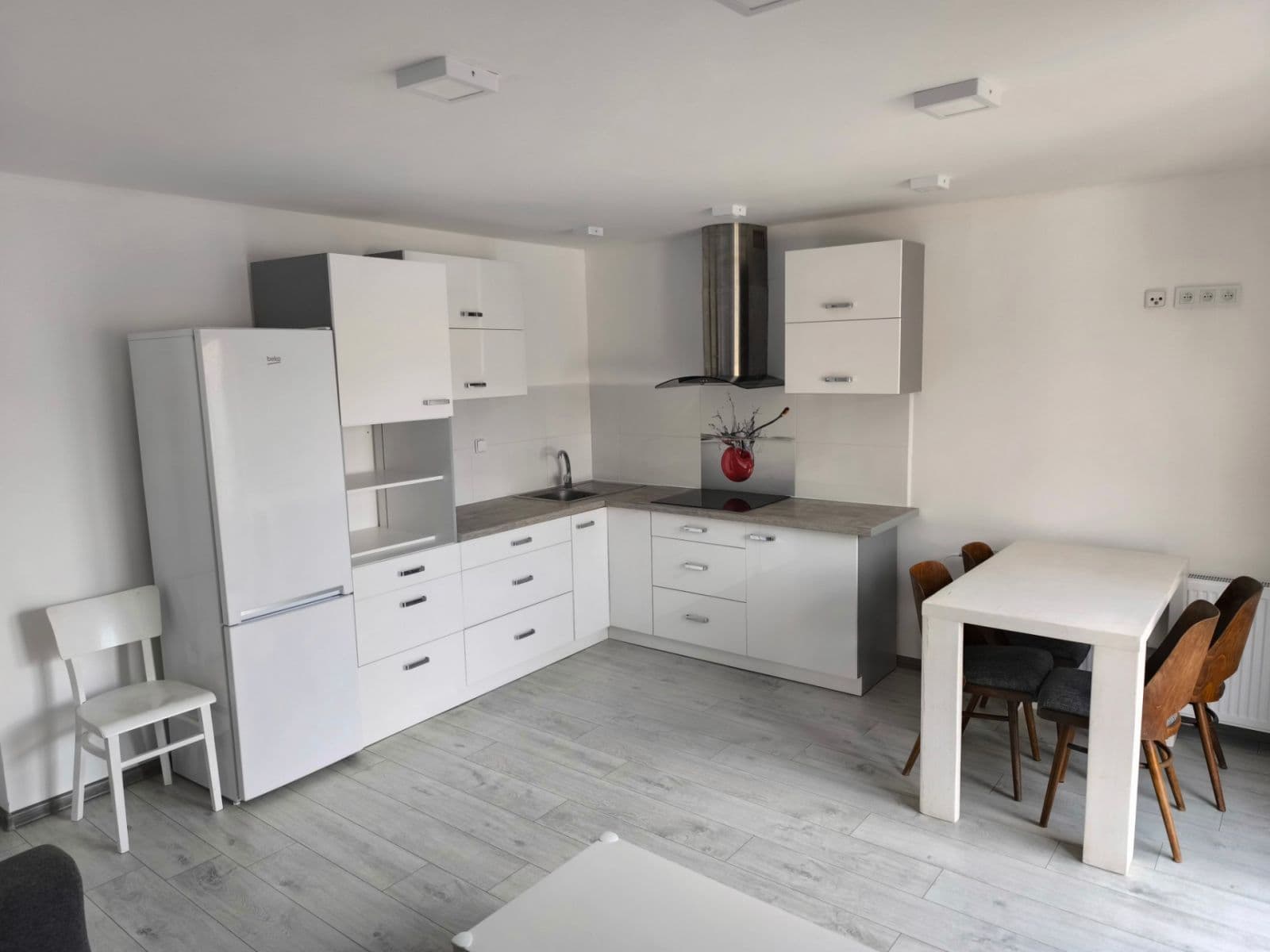 Pronájem bytu 2+kk 54 m², Nádražní, Mutěnice, Jihomoravský kraj Pronájem bytu 2+kk 54 m², Nádražní, Mutěnice, Jihomoravský kraj