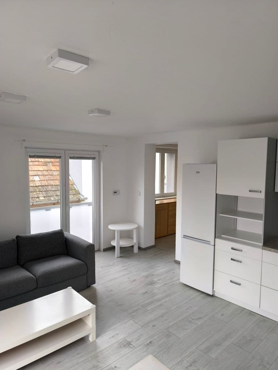 Pronájem bytu 2+kk 54 m², Nádražní, Mutěnice, Jihomoravský kraj Pronájem bytu 2+kk 54 m², Nádražní, Mutěnice, Jihomoravský kraj