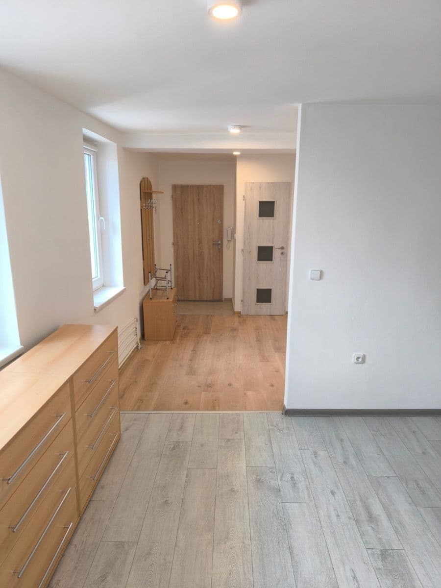Pronájem bytu 2+kk 54 m², Nádražní, Mutěnice, Jihomoravský kraj Pronájem bytu 2+kk 54 m², Nádražní, Mutěnice, Jihomoravský kraj