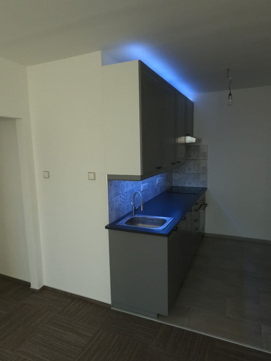 Prodej bytu 2+kk 45 m², V Jezírkách, Praha, Praha Prodej bytu 2+kk 45 m², V Jezírkách, Praha, Praha