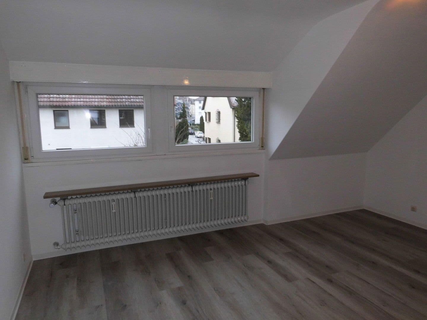 Pronájem bytu 2+1 50 m², Stuttgart, Bádensko-Württembersko Pronájem bytu 2+1 50 m², Stuttgart, Bádensko-Württembersko