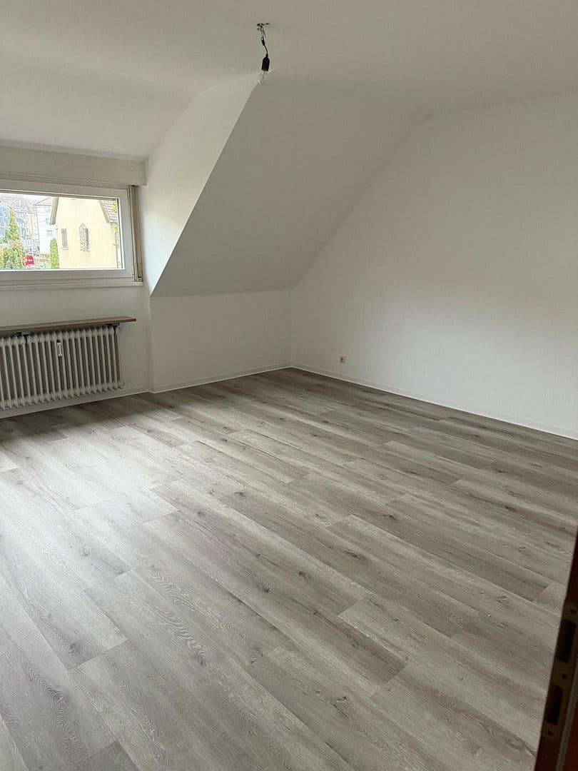 Pronájem bytu 2+1 50 m², Stuttgart, Bádensko-Württembersko Pronájem bytu 2+1 50 m², Stuttgart, Bádensko-Württembersko