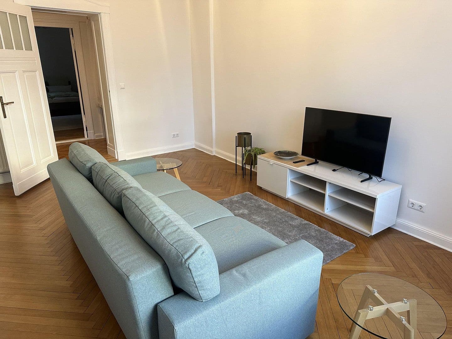 Pronájem bytu 3+1 93 m², Sophie-Charlotten-Str. 49, Berlin, Berlín Pronájem bytu 3+1 93 m², Sophie-Charlotten-Str. 49, Berlin, Berlín