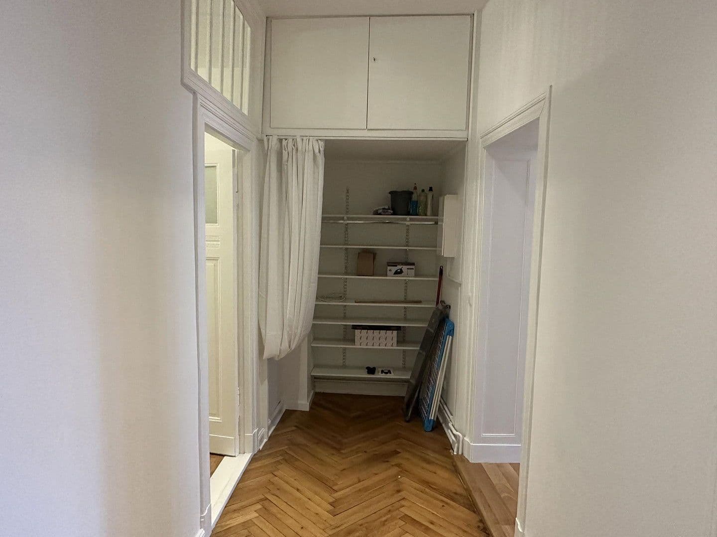 Pronájem bytu 3+1 93 m², Sophie-Charlotten-Str. 49, Berlin, Berlín Pronájem bytu 3+1 93 m², Sophie-Charlotten-Str. 49, Berlin, Berlín