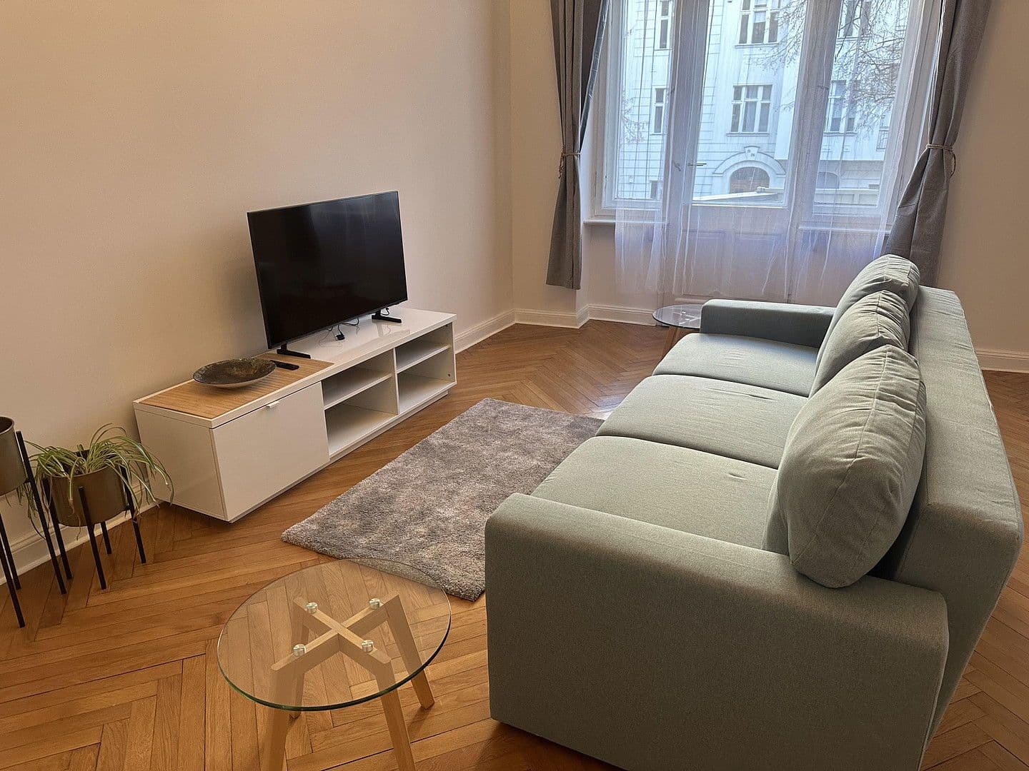 Pronájem bytu 3+1 93 m², Sophie-Charlotten-Str. 49, Berlin, Berlín Pronájem bytu 3+1 93 m², Sophie-Charlotten-Str. 49, Berlin, Berlín