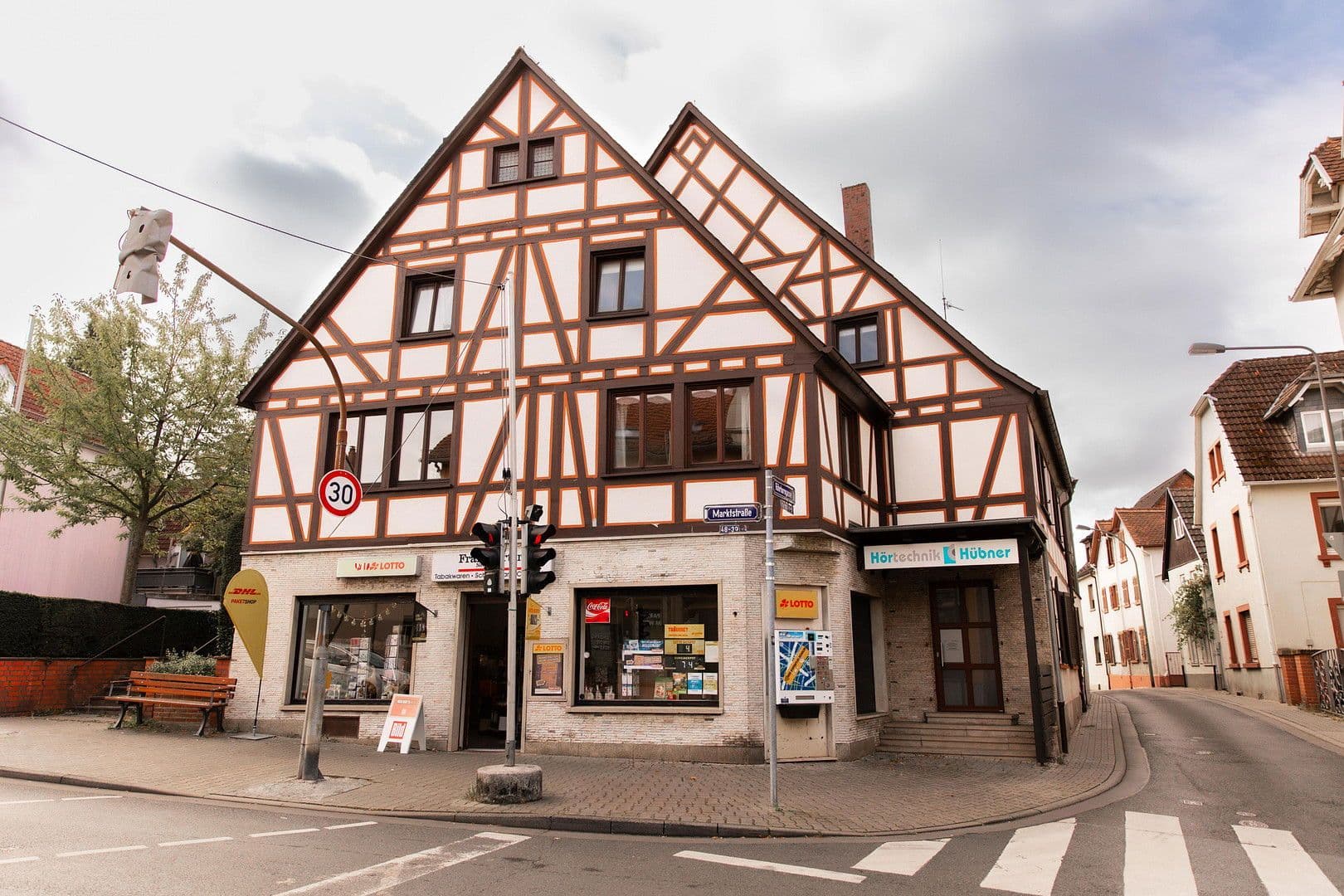 Prodej domu 386 m², pozemek 208 m², Röhrborngasse 1, Bergen-Enkheim, Hessen Prodej domu 386 m², pozemek 208 m², Röhrborngasse 1, Bergen-Enkheim, Hessen