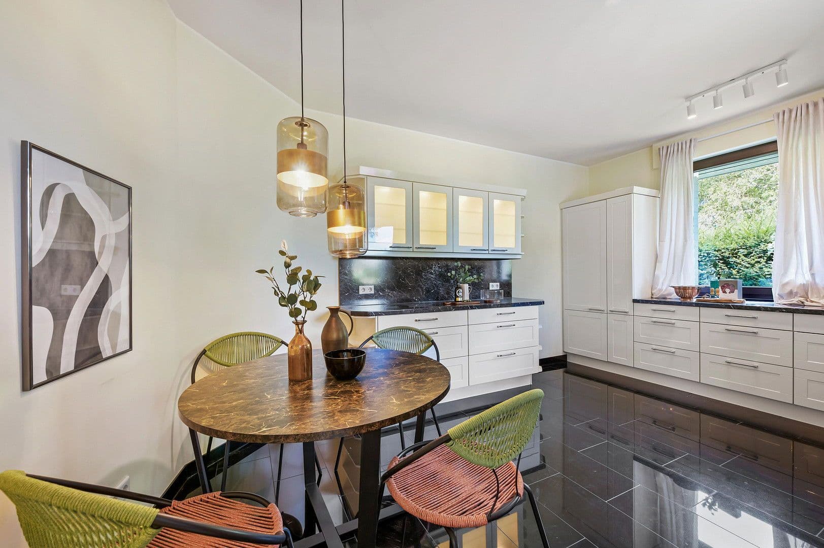 Prodej domu 103 m², pozemek 277 m², Meckenheim, Severní Porýní-Vestfálsko Prodej domu 103 m², pozemek 277 m², Meckenheim, Severní Porýní-Vestfálsko