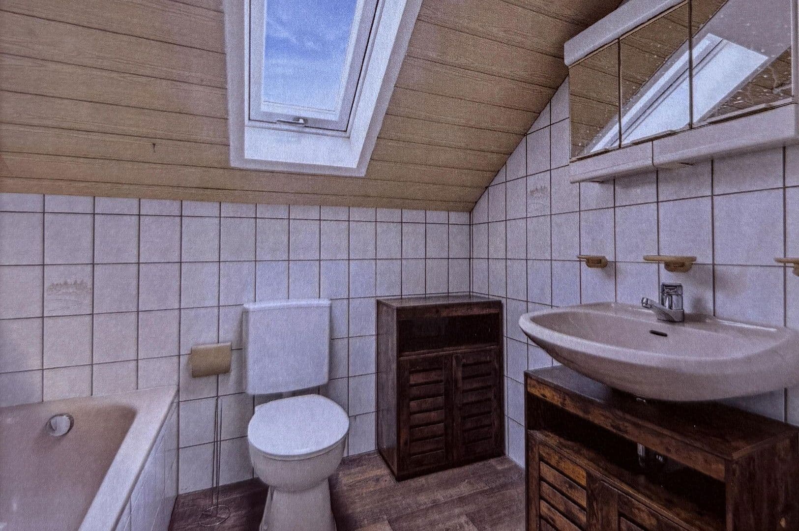 Prodej domu 248 m², pozemek 477 m², Bernsfelder Straße 24, Grünberg, Hessen Prodej domu 248 m², pozemek 477 m², Bernsfelder Straße 24, Grünberg, Hessen