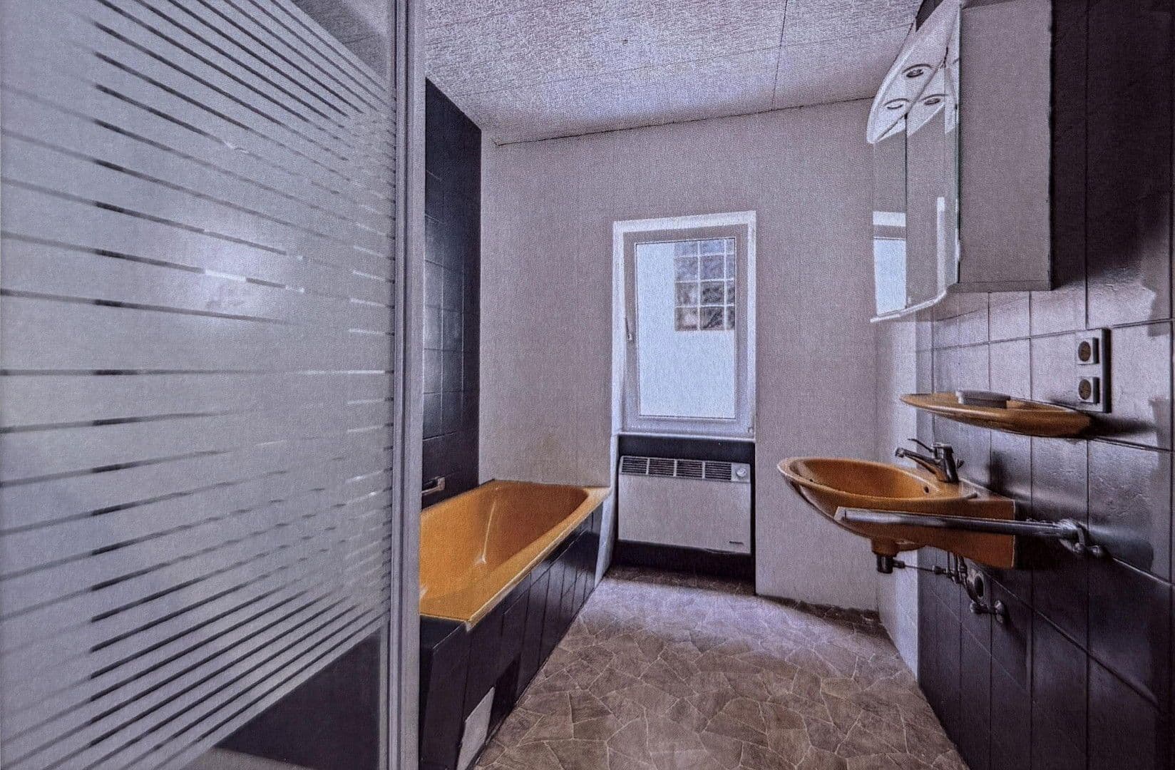 Prodej domu 248 m², pozemek 477 m², Bernsfelder Straße 24, Grünberg, Hessen Prodej domu 248 m², pozemek 477 m², Bernsfelder Straße 24, Grünberg, Hessen