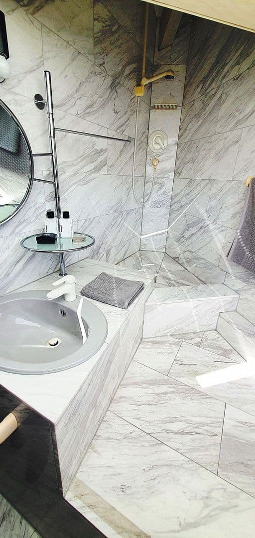 Prodej bytu 3+1 117 m², Berner Str. 8, Stuttgart, Bádensko-Württembersko Prodej bytu 3+1 117 m², Berner Str. 8, Stuttgart, Bádensko-Württembersko