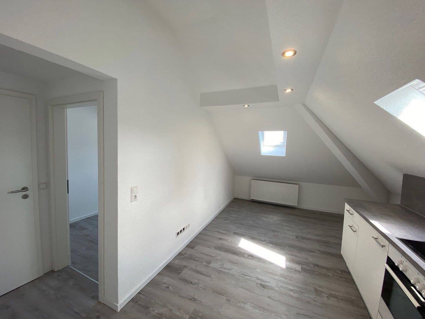 Pronájem bytu 1+kk 25 m², Schillerstraße 12, Pforzheim, Bádensko-Württembersko Pronájem bytu 1+kk 25 m², Schillerstraße 12, Pforzheim, Bádensko-Württembersko