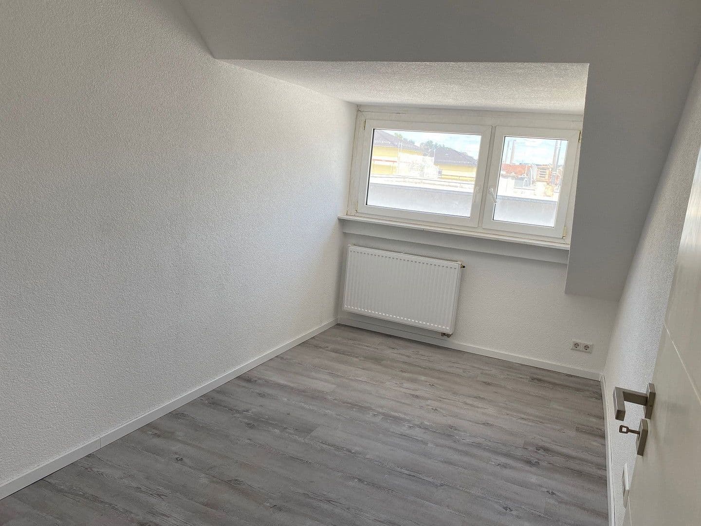 Pronájem bytu 1+kk 25 m², Schillerstraße 12, Pforzheim, Bádensko-Württembersko Pronájem bytu 1+kk 25 m², Schillerstraße 12, Pforzheim, Bádensko-Württembersko
