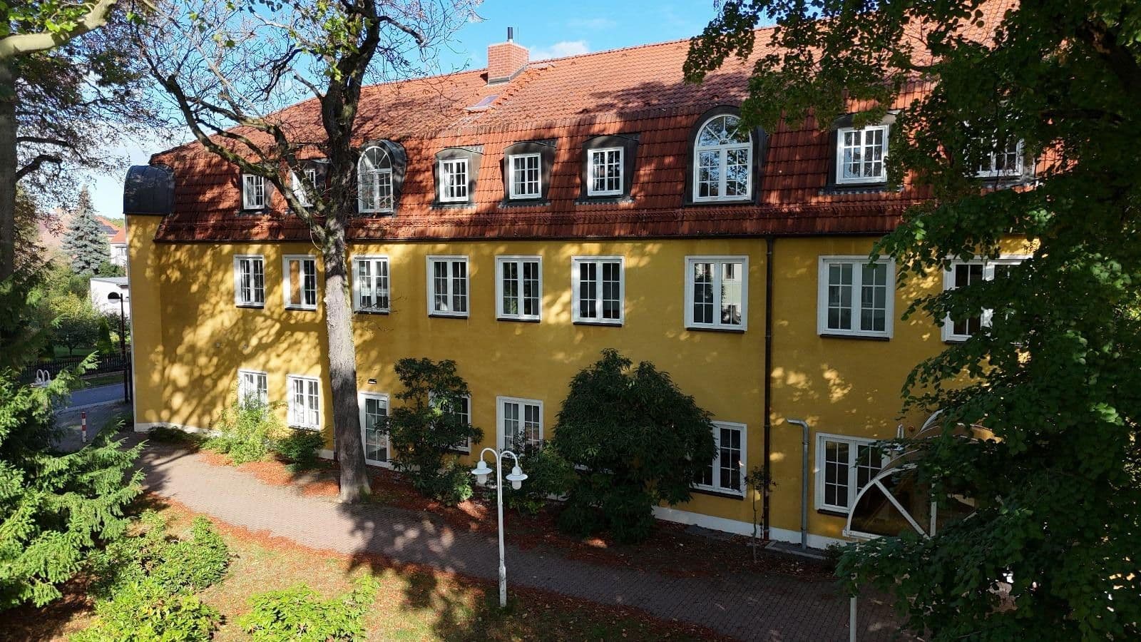 Prodej domu 1.843 m², pozemek 1.250 m², Krakauer Straße 49, Markranstädt, Sasko Prodej domu 1.843 m², pozemek 1.250 m², Krakauer Straße 49, Markranstädt, Sasko