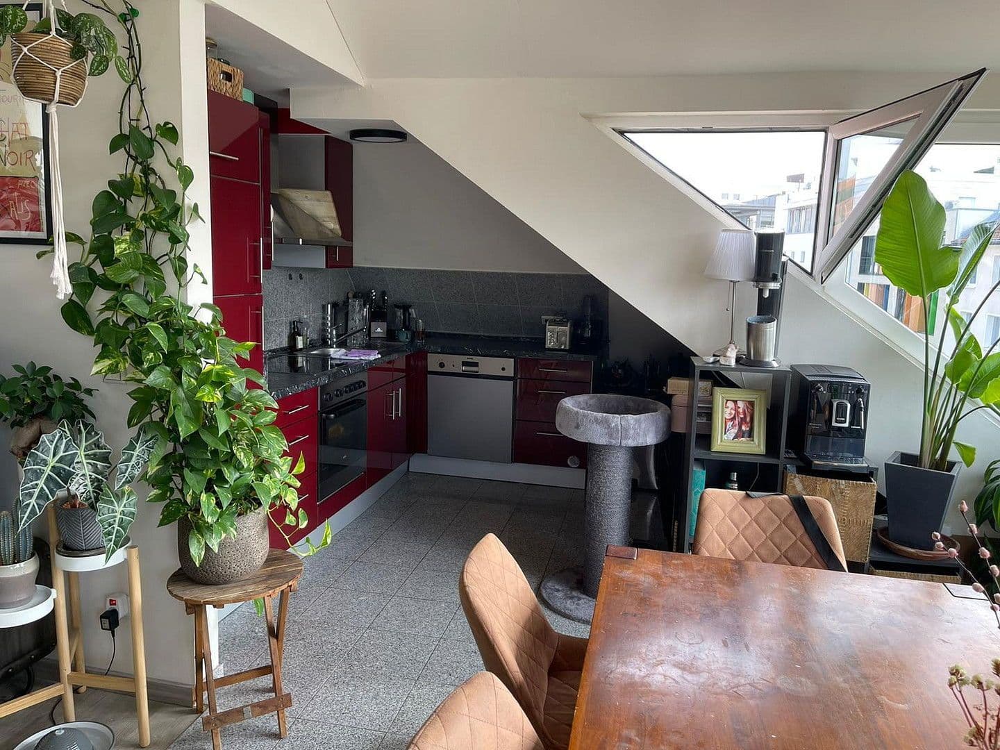 Pronájem bytu 3+1 69 m², Georgstr. 11, Osnabrück, Dolní Sasko Pronájem bytu 3+1 69 m², Georgstr. 11, Osnabrück, Dolní Sasko