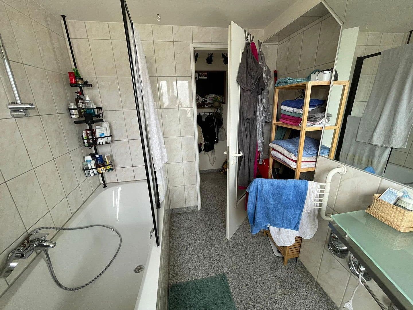 Pronájem bytu 3+1 69 m², Georgstr. 11, Osnabrück, Dolní Sasko Pronájem bytu 3+1 69 m², Georgstr. 11, Osnabrück, Dolní Sasko