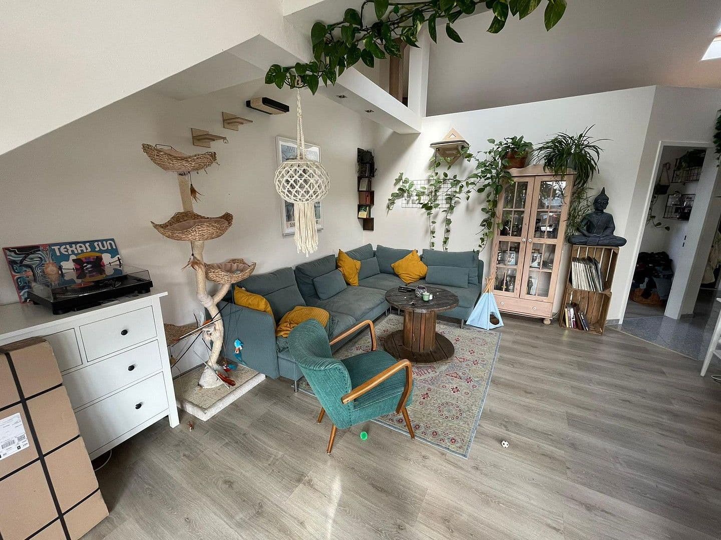 Pronájem bytu 3+1 69 m², Georgstr. 11, Osnabrück, Dolní Sasko Pronájem bytu 3+1 69 m², Georgstr. 11, Osnabrück, Dolní Sasko