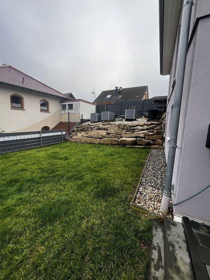 Prodej domu 142 m², pozemek 467 m², Naurath (Eifel), Porýní-Falc Prodej domu 142 m², pozemek 467 m², Naurath (Eifel), Porýní-Falc