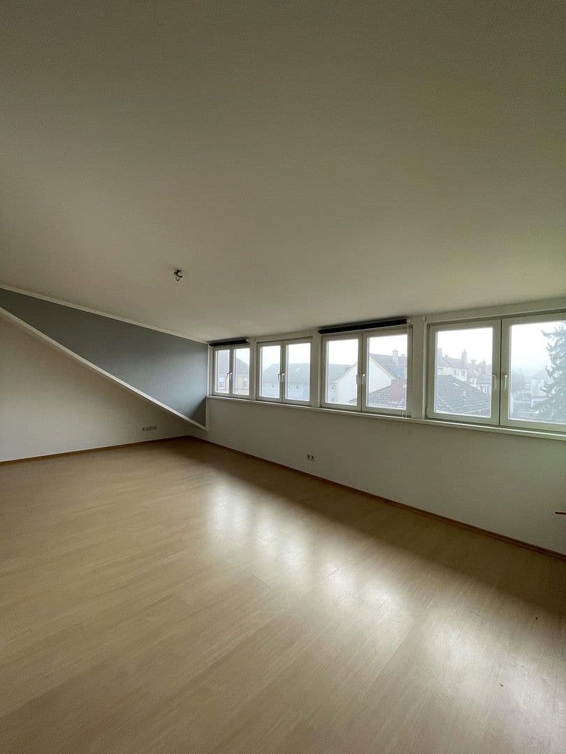 Pronájem bytu 2+1 105 m², Hindenburgerstr 96, Neustadt an der Weinstraße, Porýní-Falc Pronájem bytu 2+1 105 m², Hindenburgerstr 96, Neustadt an der Weinstraße, Porýní-Falc