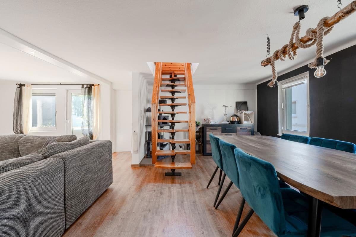 Pronájem bytu 4+1 116 m², Hindenburgerstr 96, Neustadt an der Weinstraße, Porýní-Falc Pronájem bytu 4+1 116 m², Hindenburgerstr 96, Neustadt an der Weinstraße, Porýní-Falc