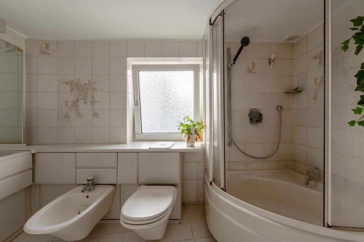 Pronájem bytu 4+1 116 m², Hindenburgerstr 96, Neustadt an der Weinstraße, Porýní-Falc Pronájem bytu 4+1 116 m², Hindenburgerstr 96, Neustadt an der Weinstraße, Porýní-Falc