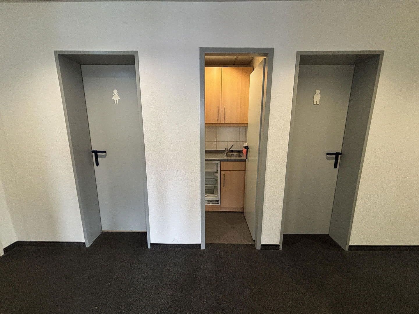 Pronájem kanceláře 200 m², Moselstr. 14, Neuss, Severní Porýní-Vestfálsko Pronájem kanceláře 200 m², Moselstr. 14, Neuss, Severní Porýní-Vestfálsko