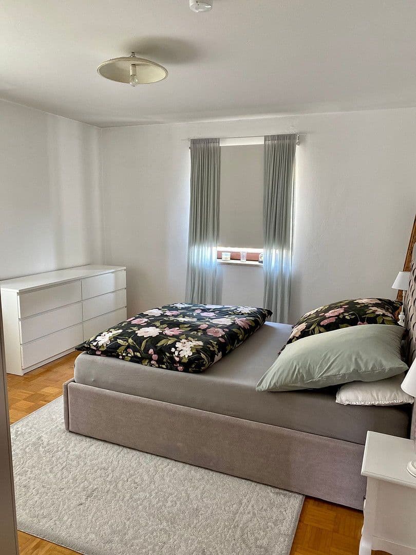 Pronájem bytu 2+1 55 m², Salierstrasse 4, München, Bavorsko Pronájem bytu 2+1 55 m², Salierstrasse 4, München, Bavorsko