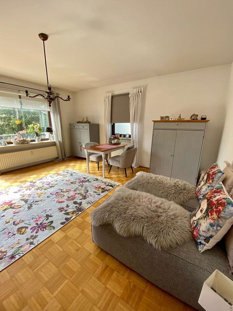 Pronájem bytu 2+1 55 m², Salierstrasse 4, München, Bavorsko Pronájem bytu 2+1 55 m², Salierstrasse 4, München, Bavorsko