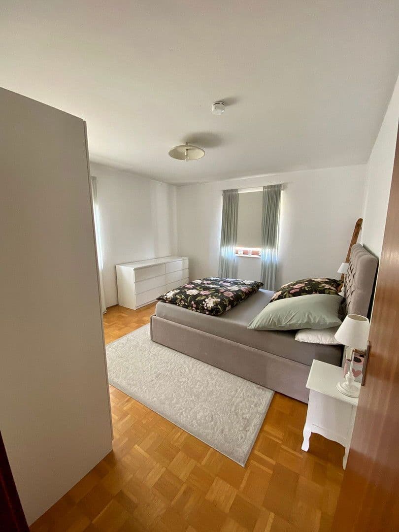 Pronájem bytu 2+1 55 m², Salierstrasse 4, München, Bavorsko Pronájem bytu 2+1 55 m², Salierstrasse 4, München, Bavorsko