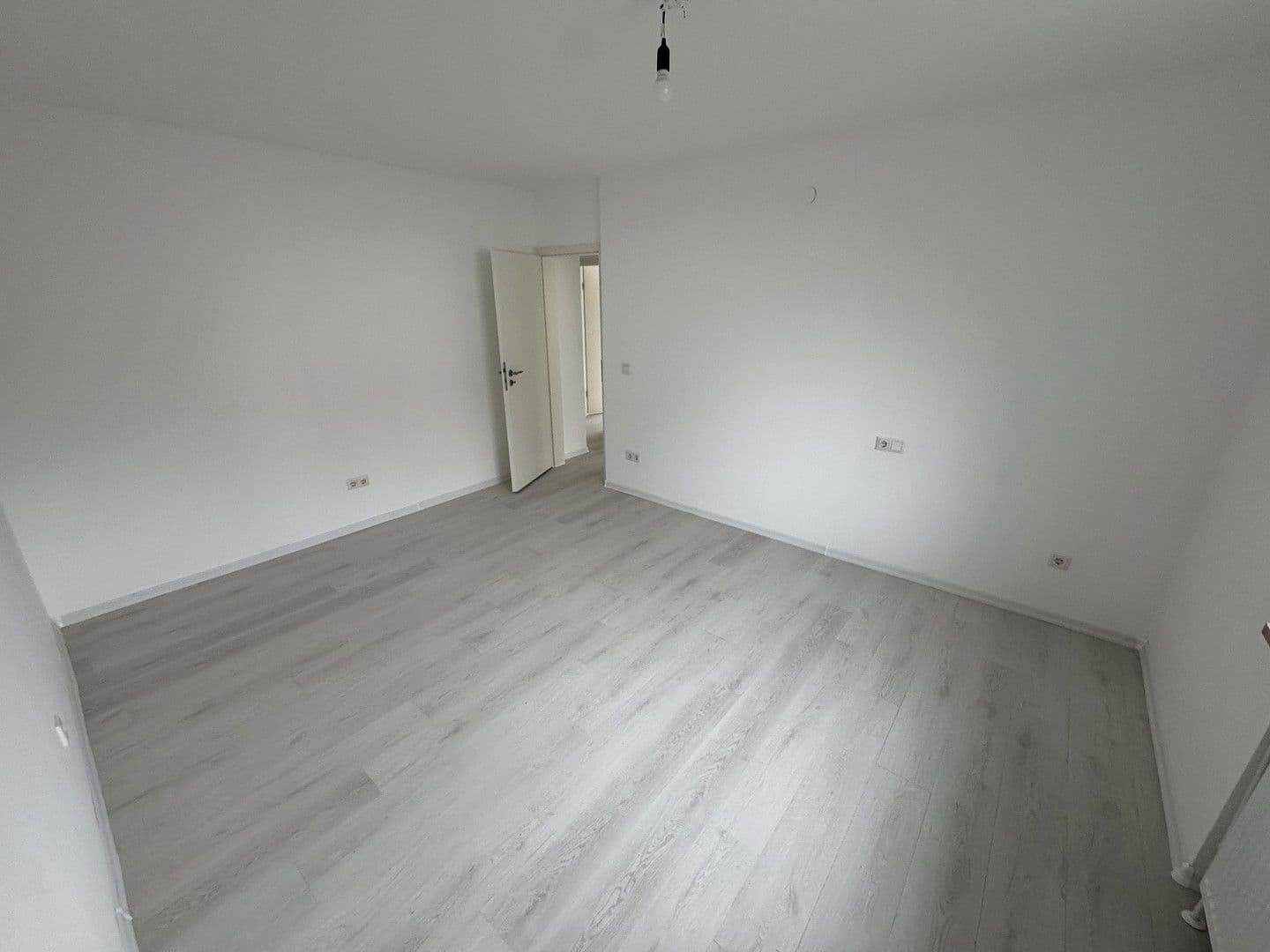 Pronájem bytu 4+1 110 m², Nürnberg (Mögeldorf), Bavorsko Pronájem bytu 4+1 110 m², Nürnberg (Mögeldorf), Bavorsko