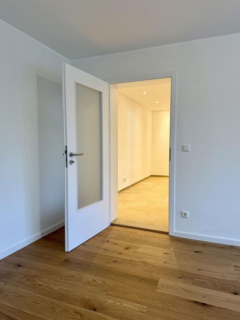 Prodej bytu 3+1 70 m², Engadiner Strasse 36, München, Bavorsko Prodej bytu 3+1 70 m², Engadiner Strasse 36, München, Bavorsko