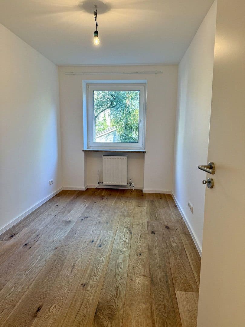 Prodej bytu 3+1 70 m², Engadiner Strasse 36, München, Bavorsko Prodej bytu 3+1 70 m², Engadiner Strasse 36, München, Bavorsko