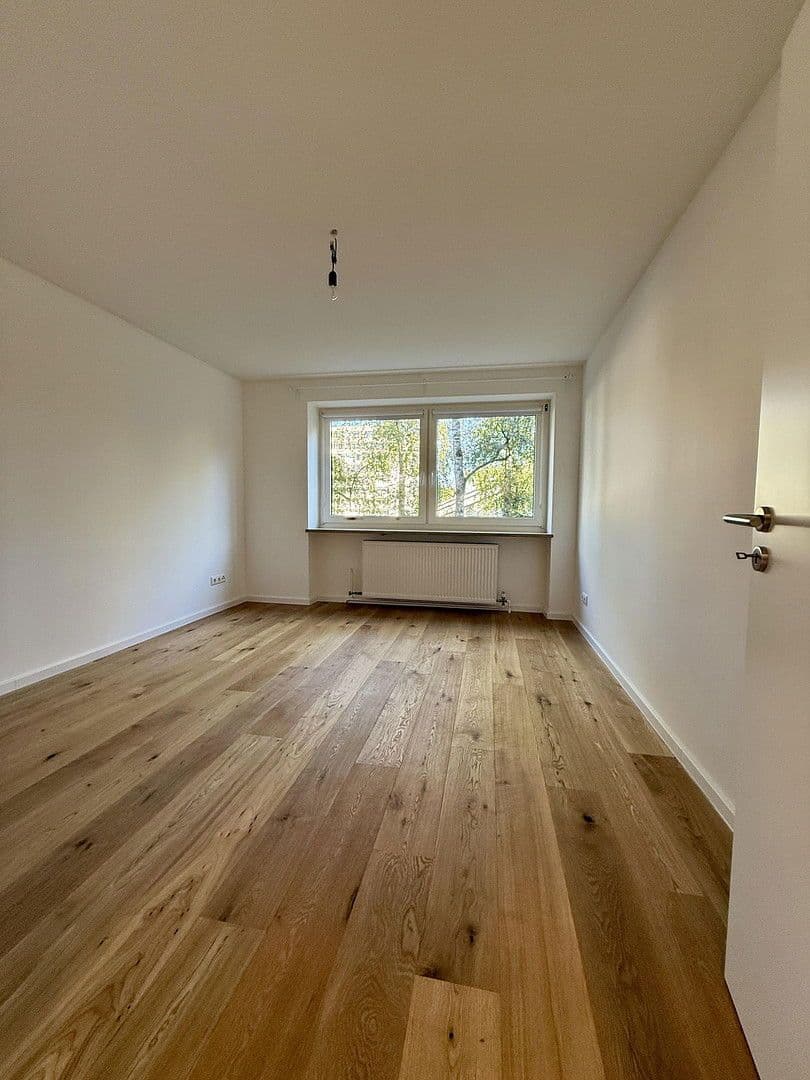 Prodej bytu 3+1 70 m², Engadiner Strasse 36, München, Bavorsko Prodej bytu 3+1 70 m², Engadiner Strasse 36, München, Bavorsko
