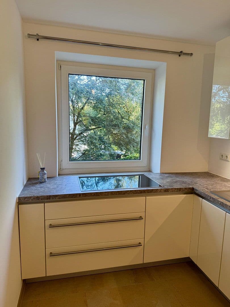 Prodej bytu 3+1 70 m², Engadiner Strasse 36, München, Bavorsko Prodej bytu 3+1 70 m², Engadiner Strasse 36, München, Bavorsko