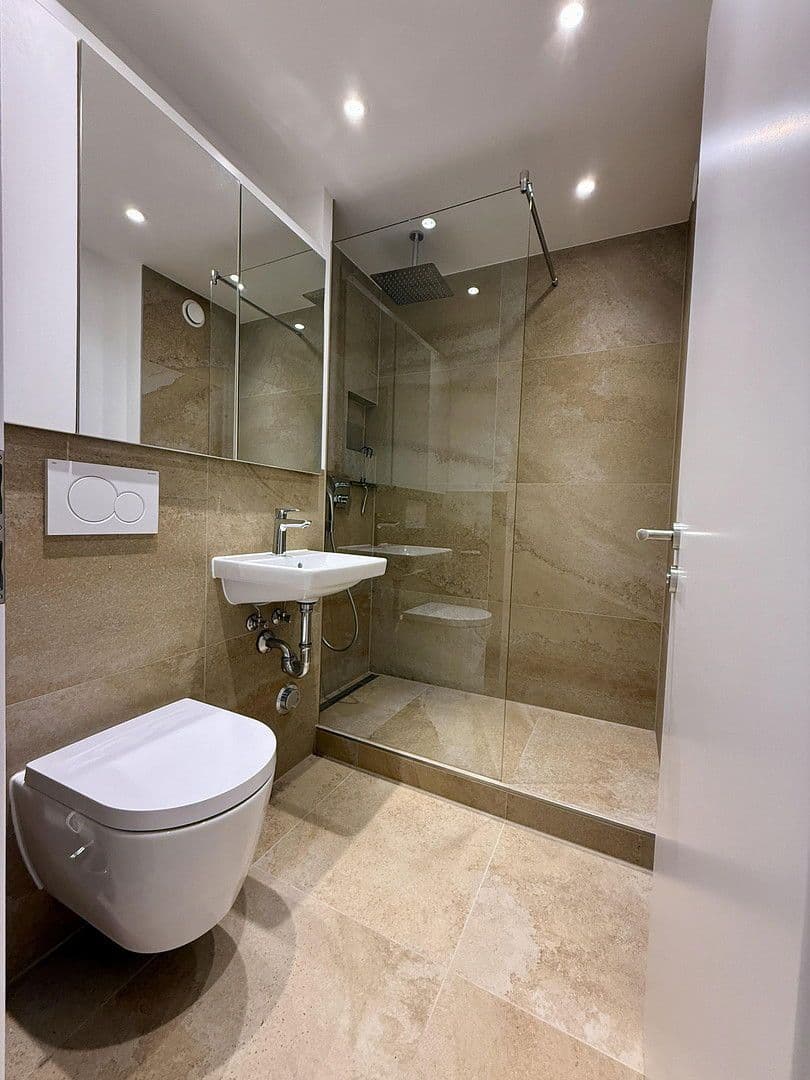 Prodej bytu 3+1 70 m², Engadiner Strasse 36, München, Bavorsko Prodej bytu 3+1 70 m², Engadiner Strasse 36, München, Bavorsko