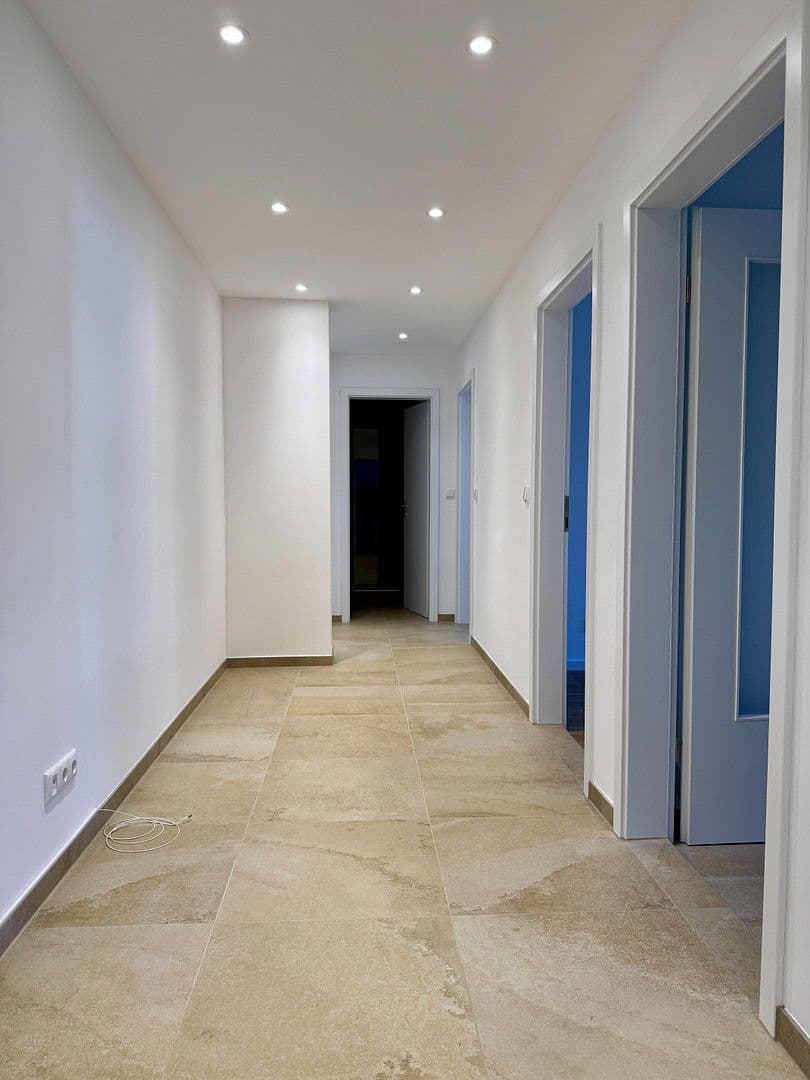 Prodej bytu 3+1 70 m², Engadiner Strasse 36, München, Bavorsko Prodej bytu 3+1 70 m², Engadiner Strasse 36, München, Bavorsko