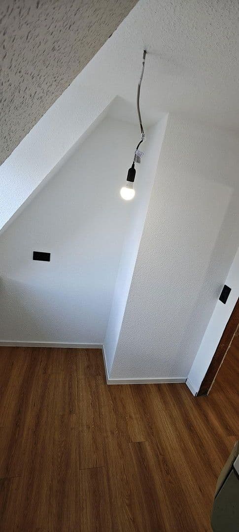 Pronájem bytu 3+1 60 m², Eybacher Straße 11/1, Stuttgart-Wangen, Bádensko-Württembersko Pronájem bytu 3+1 60 m², Eybacher Straße 11/1, Stuttgart-Wangen, Bádensko-Württembersko