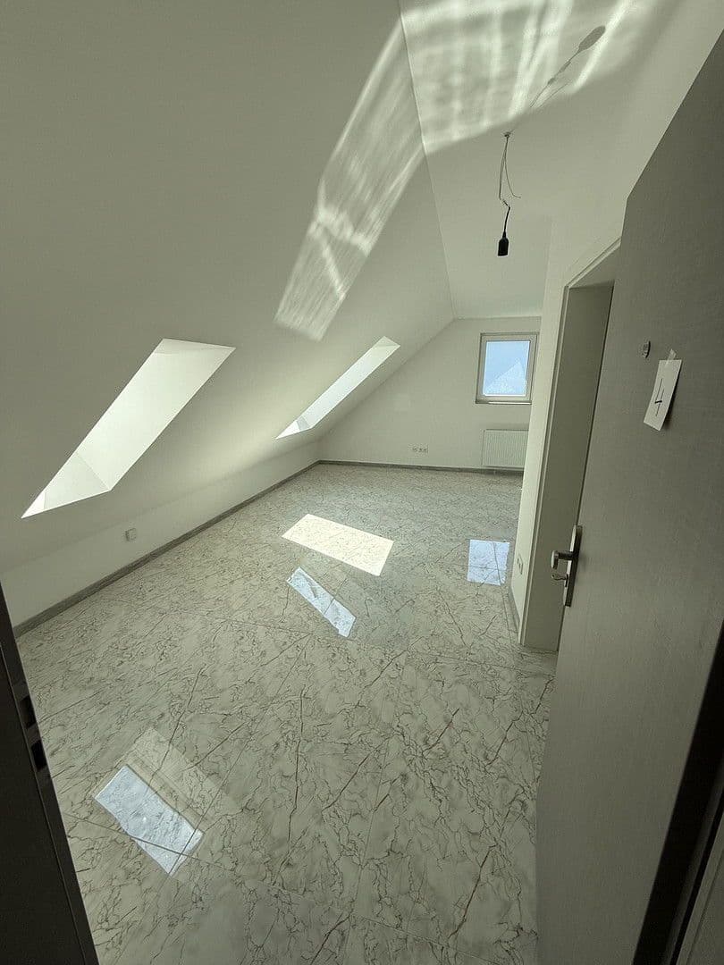 Pronájem bytu 2+kk 60 m², Kirburger Weg 41, Köln, Severní Porýní-Vestfálsko Pronájem bytu 2+kk 60 m², Kirburger Weg 41, Köln, Severní Porýní-Vestfálsko