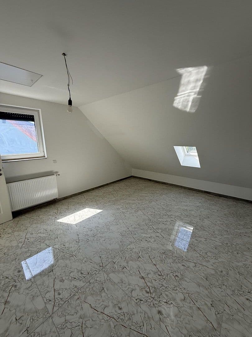 Pronájem bytu 2+kk 60 m², Kirburger Weg 41, Köln, Severní Porýní-Vestfálsko Pronájem bytu 2+kk 60 m², Kirburger Weg 41, Köln, Severní Porýní-Vestfálsko